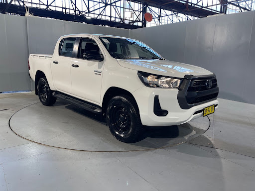 White Toyota hilux