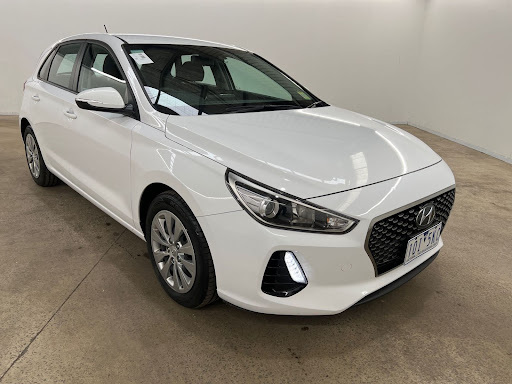 White Hyundai i30