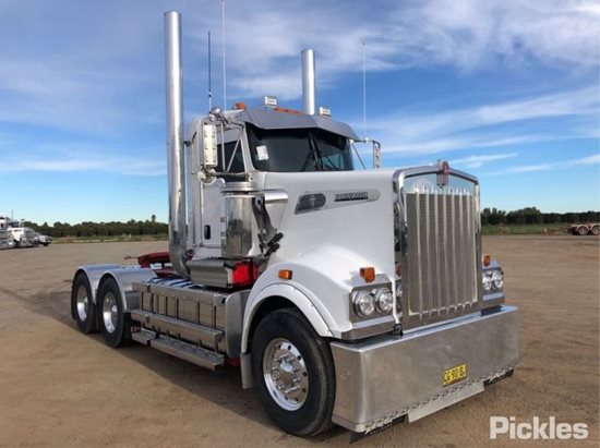 2015 Kenworth T909 Day Cab