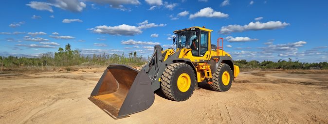 View a range of earthmoving equipment and trucks available via auction.