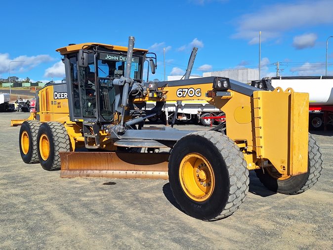 2011 John Deere 670 G