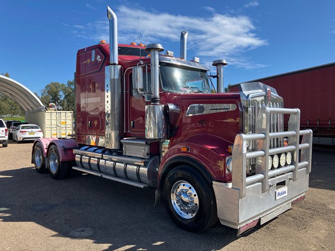 transport2509-2011-kenworth-T909