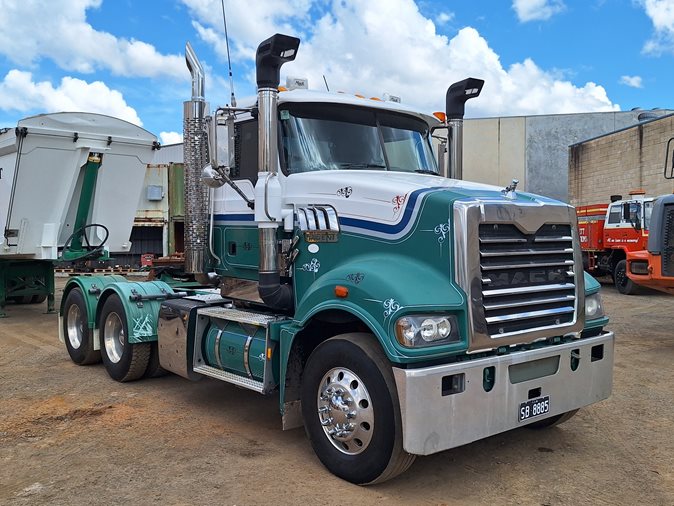 2011 Mack CMHT Trident