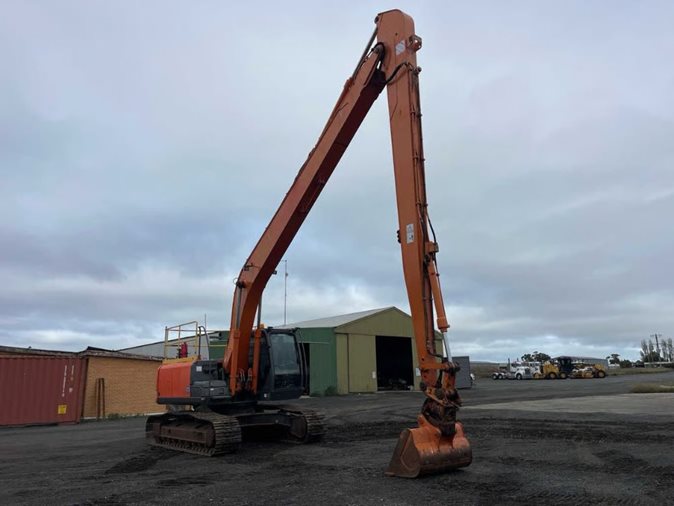2013 Hitachi ZX200LC