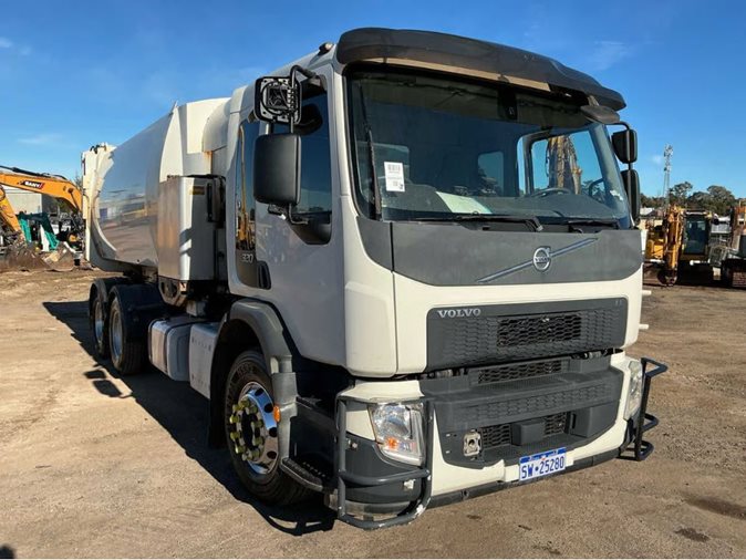 2017 Volvo FE320