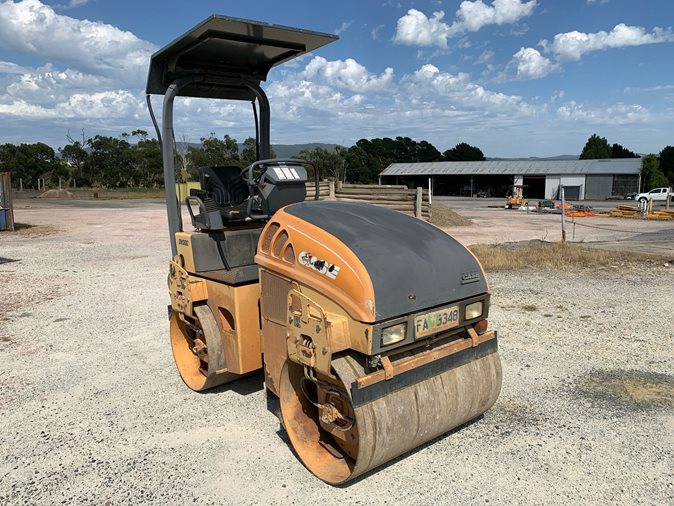 View 2003 Case DV202 available via auction.