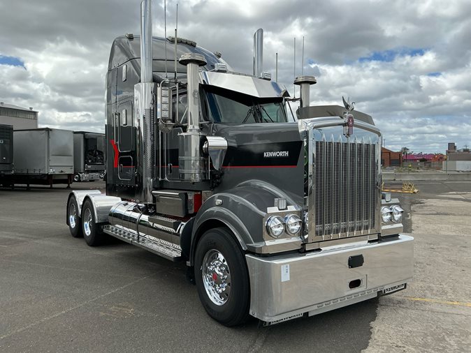 2022 Kenworth T909