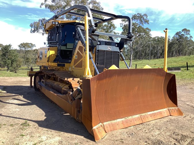 Yellow 2020 John Deere bulldozer available via auction