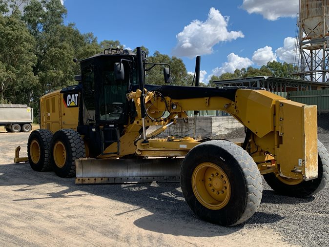View a yellow 2014 Caterpillar 140M3 available via auction.