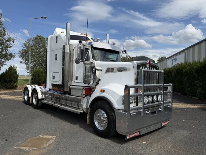 2020 Kenworth T909