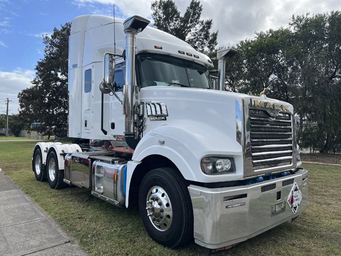 2022 Mack Superliner CLXT