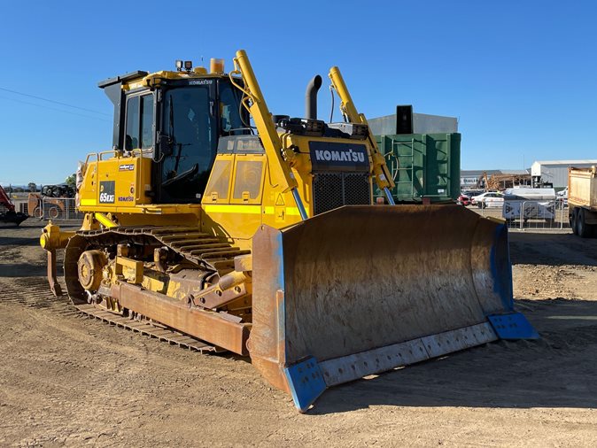 Yellow 2021 Komatsu D65EXI-18 available via auction.