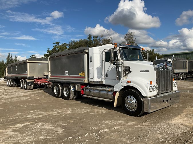 latemodel2506_2017_kenworth_t409SAR_61929466