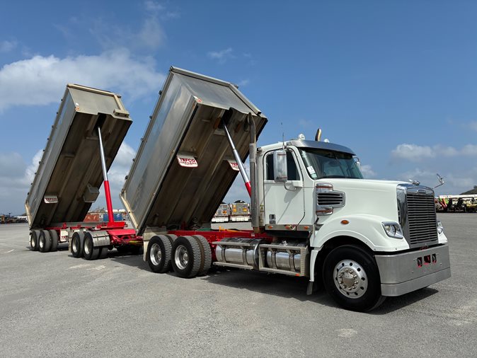 2017 Freightliner Coronado 114