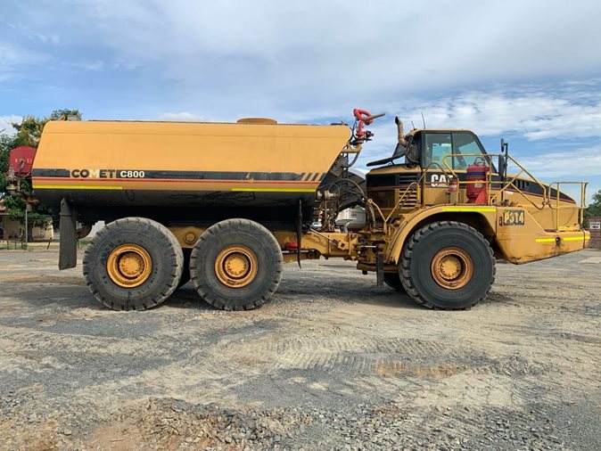 2006 Caterpillar 740 Articulated Water Cart