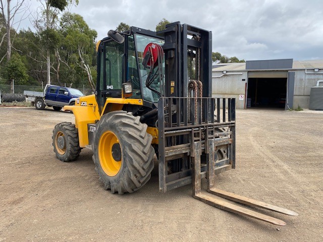Forklifts, Containers & Workshop Equipment – Auction 3