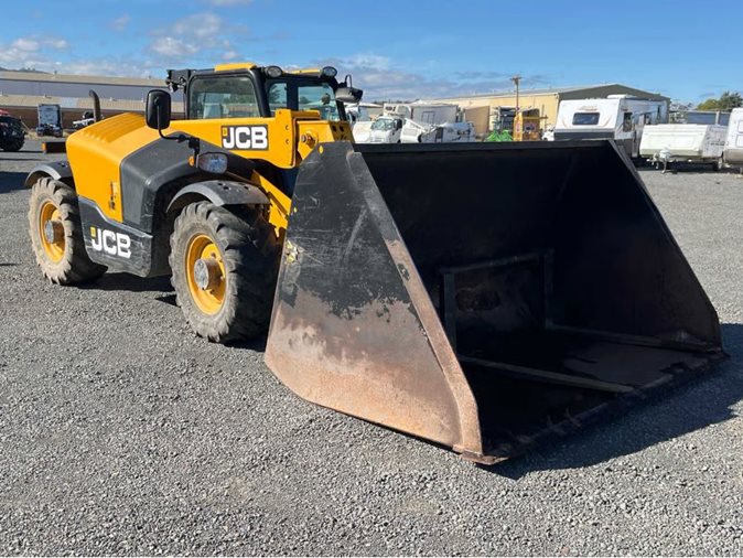 2021 JCB 527-58