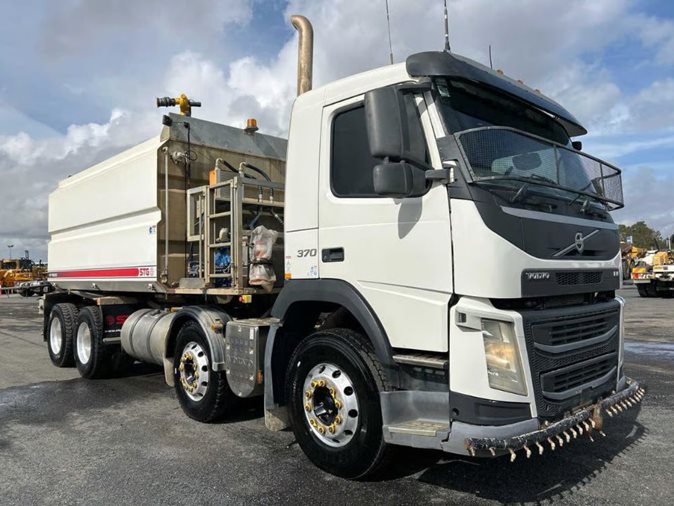 2014 Volvo FM370