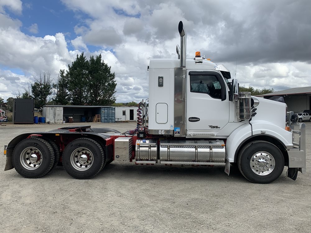 View white 2021 Kenworth T610SAR available via auction.