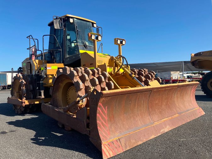 Yellow 2005 Caterpillar 825H Compactor via auction.