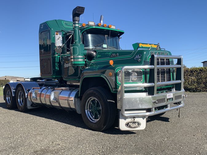 Collectable 1989 Mack V8 Valueliner