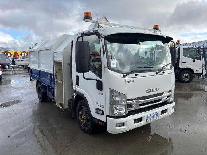2017 Isuzu NPR 75-190