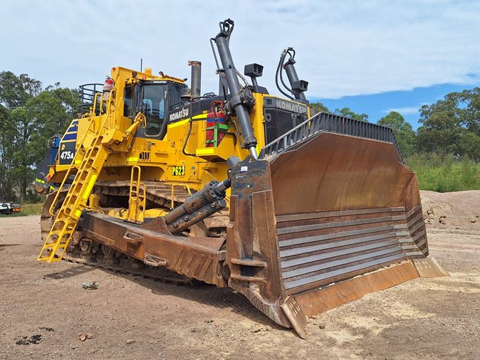 2023 Komatsu D475A-8