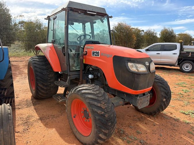 2013 Kubota M108S