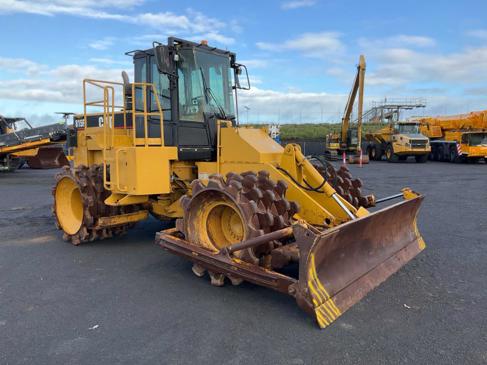 2000 Caterpillar 815F