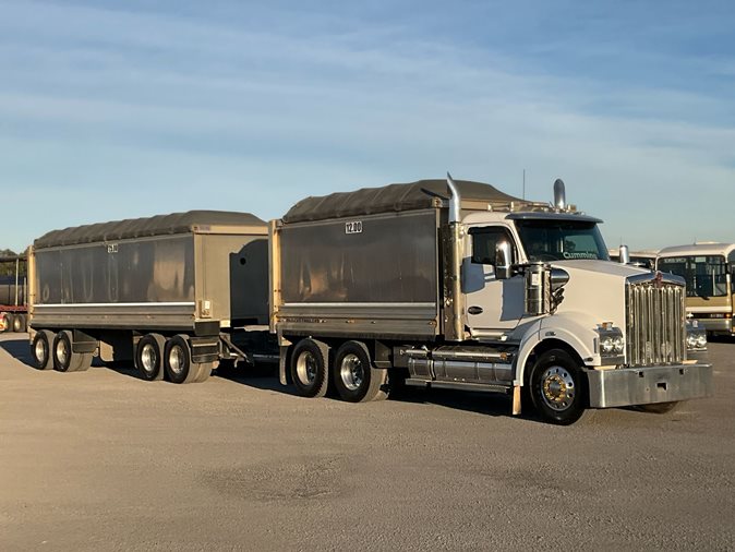 latemodel2506_2017_kenworth_t610SAR_61930515