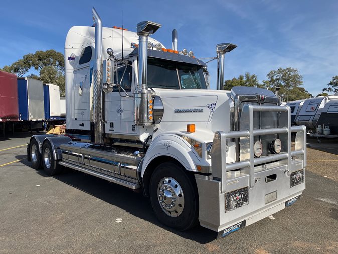 View 2021 Western Star 4900FXT available via auction.