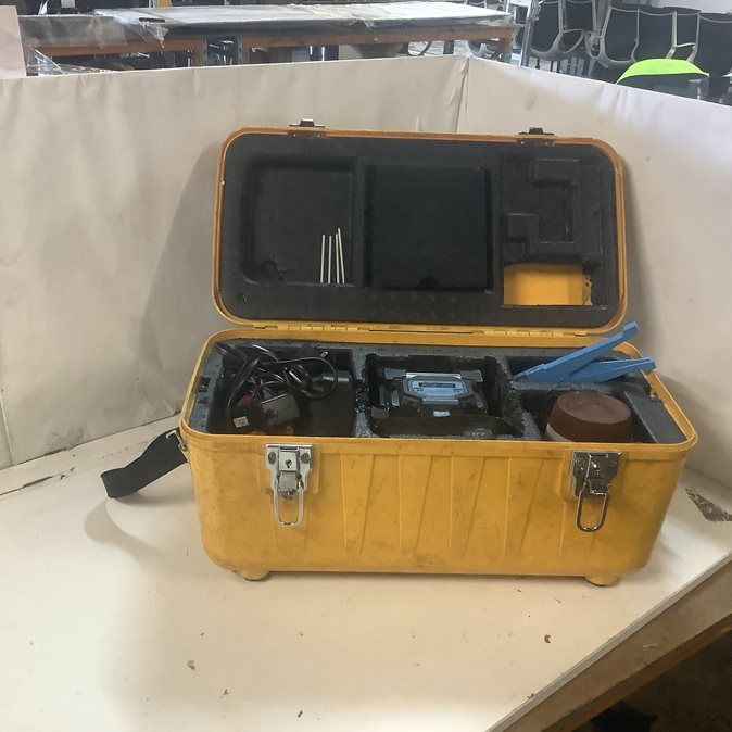 Fujikura FSM-60S Fusion Splicer with Carry box