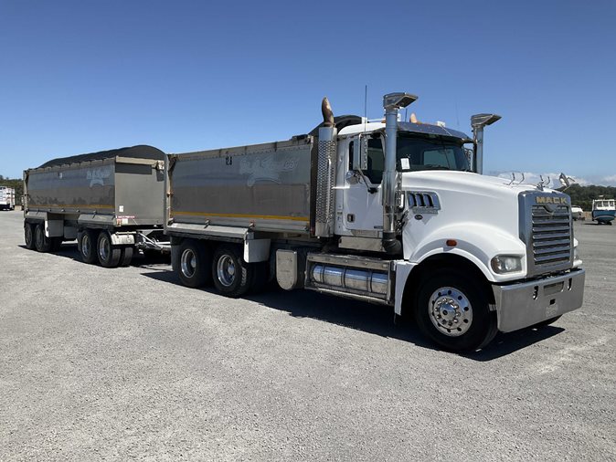 2015 Mack CMHR Trident