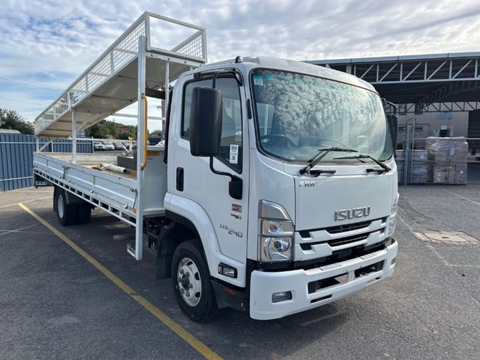 2023 Isuzu FRR 110-240