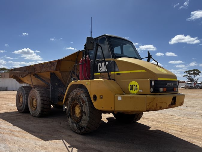 2013 Caterpillar 725