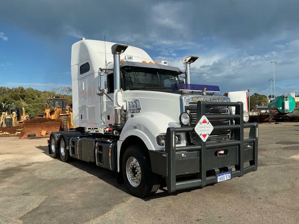 2023 Mack Superliner CLXT