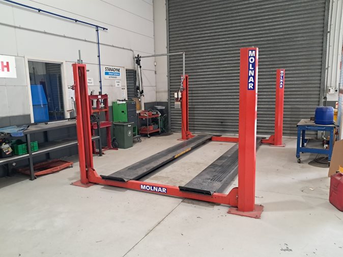 4 Post Drive on Vehicle Hoist, Molnar, 4488A