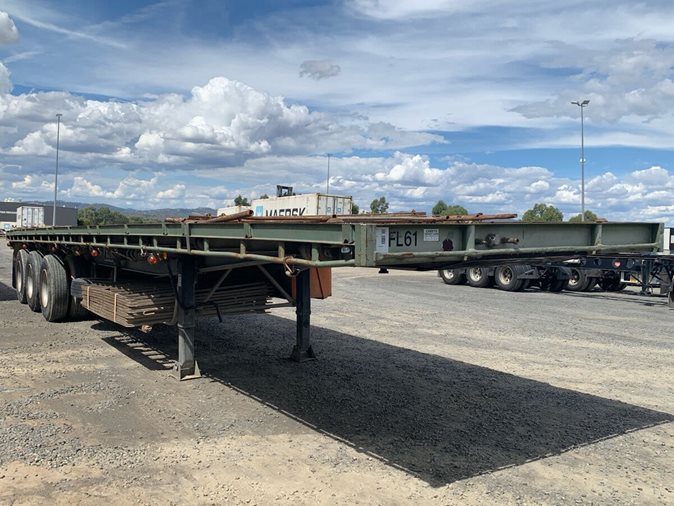 View 1993 Freighter ST3 41ft tri axle flat top b trailer available via auction.