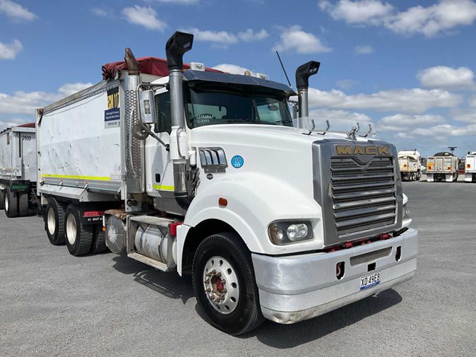 2014 Mack Superliner CLXT