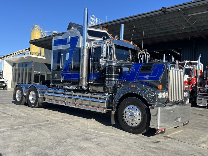 2018 Kenworth T900 Legend