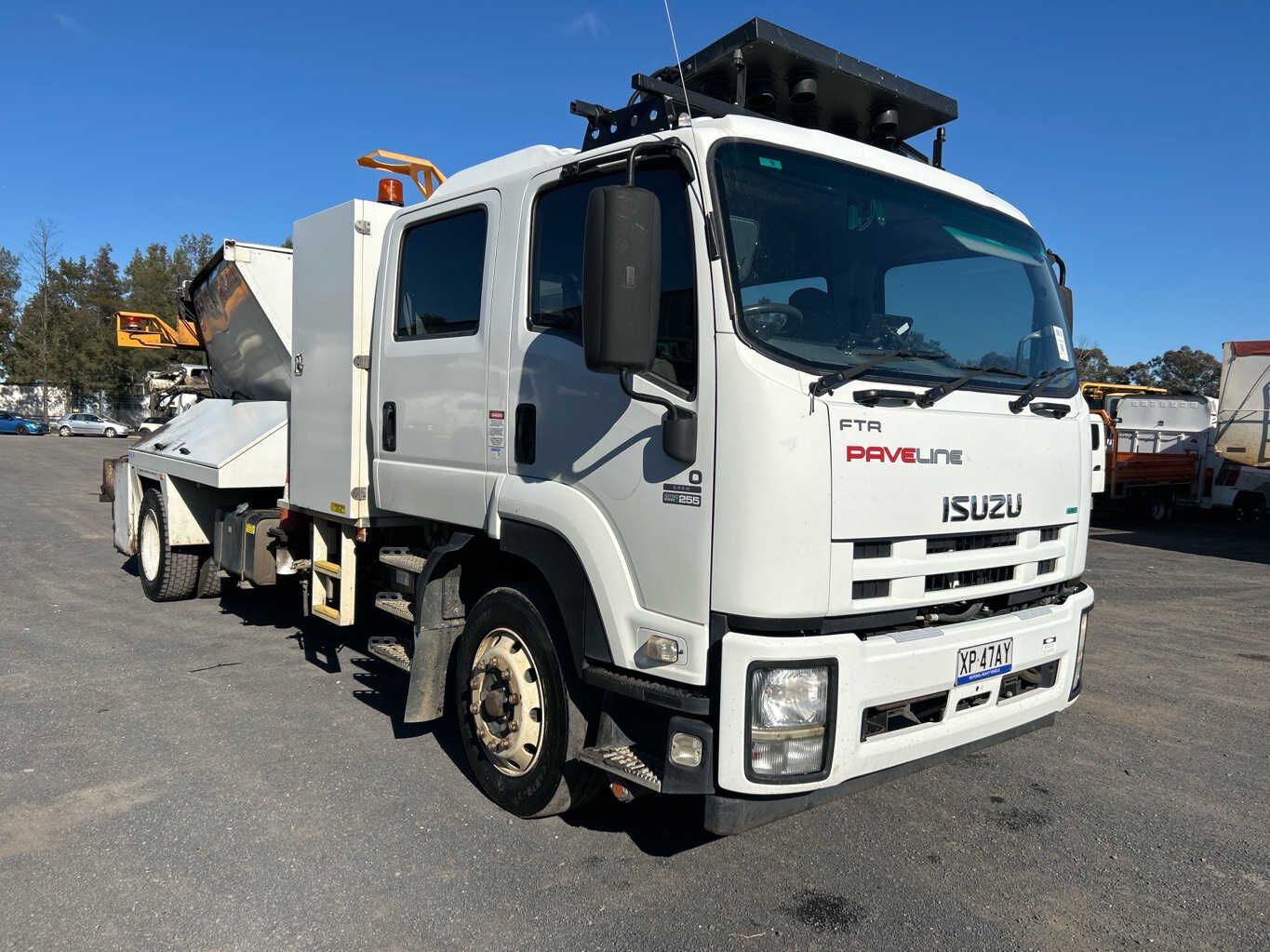 2015 Isuzu FTR900 Crew