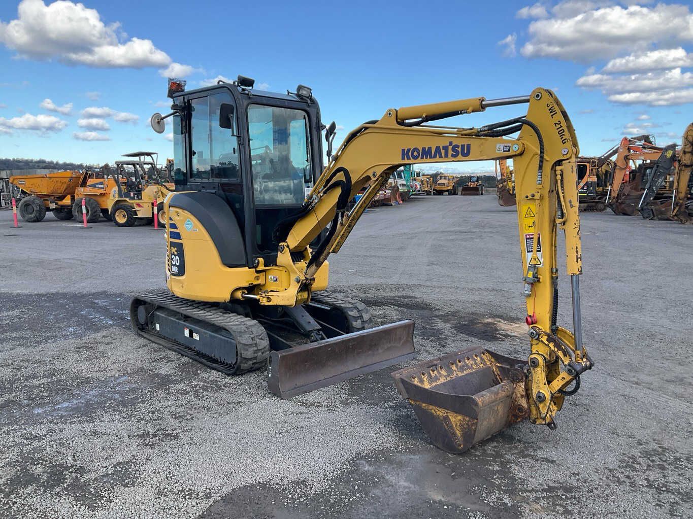 2014 Komatsu PC30MR-3