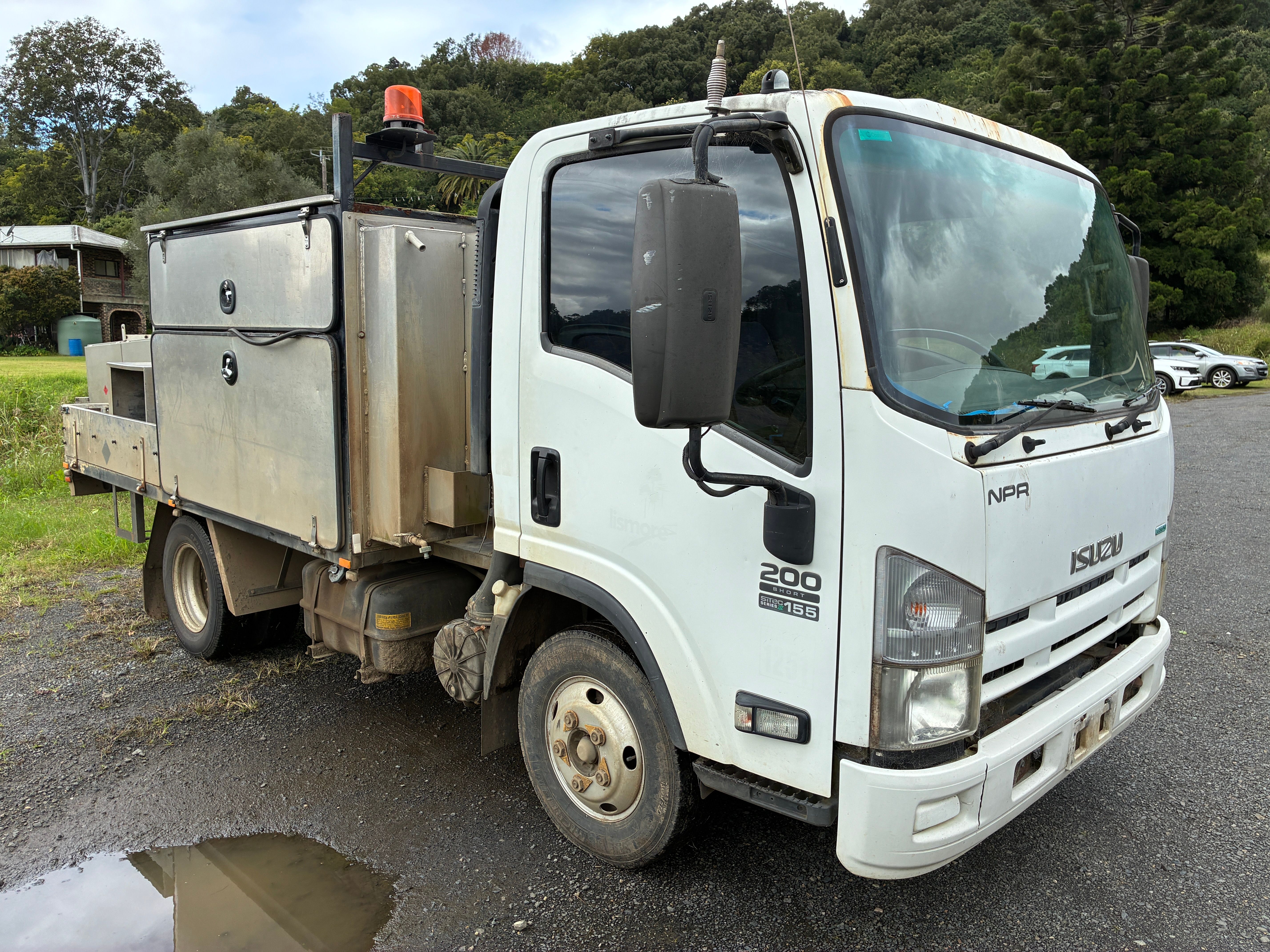 2013 Isuzu NPR200 Short