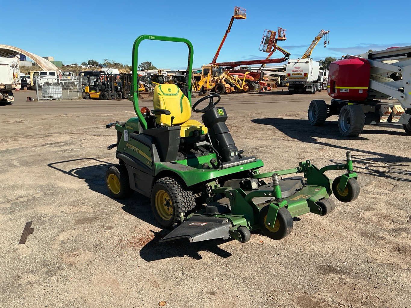 2017 John Deere 1570 Terrain Cut