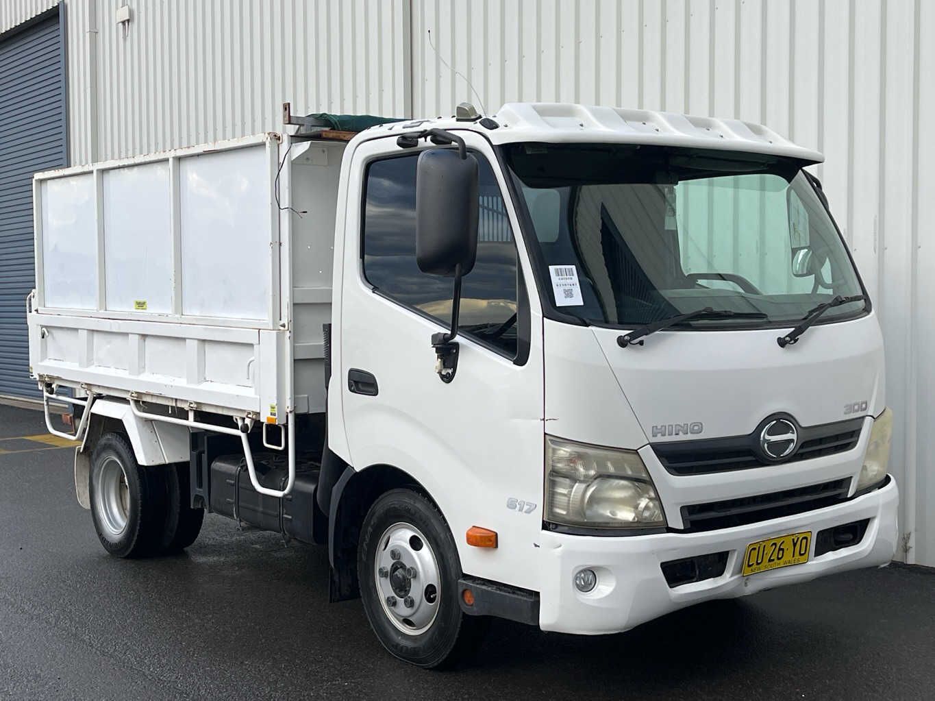 2012 Hino 300 617