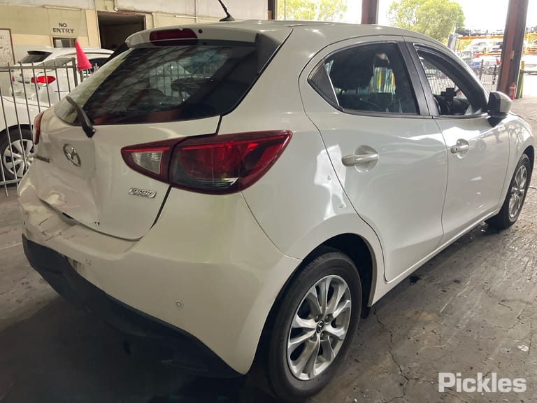 2016 Mazda 2 Used VIN MM0DJ2HAA0W231173 – photo 25