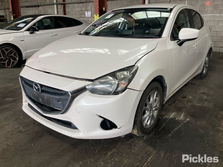 2016 Mazda 2 Used VIN MM0DJ2HAA0W231173 – photo 23