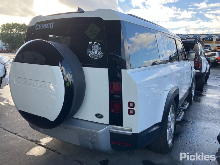 2023 Land Rover Defender Used VIN SALEA8AW7P2194683 – photo 18